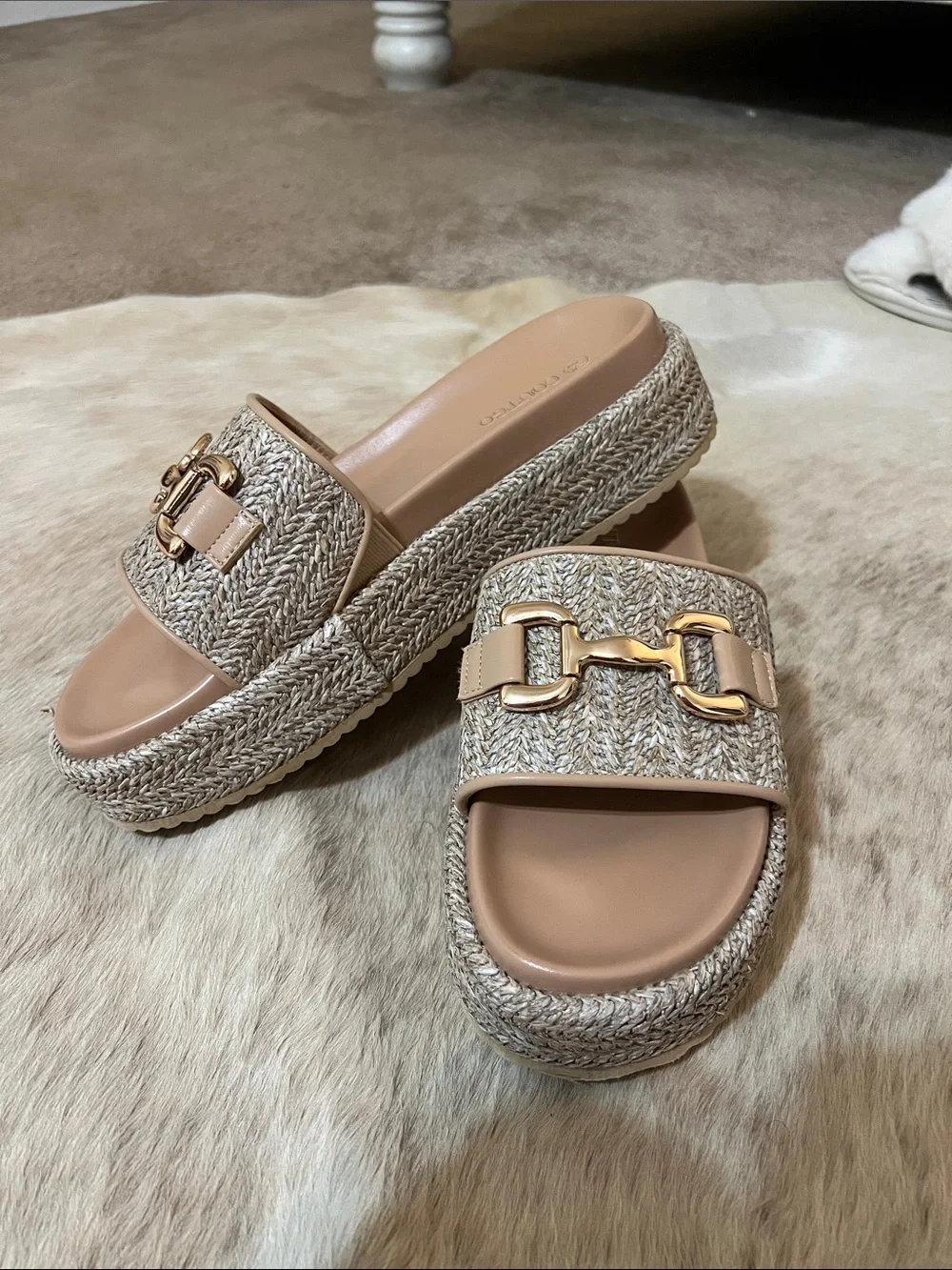 Woven Neutral Slide Sandals with Gold Chain Accent